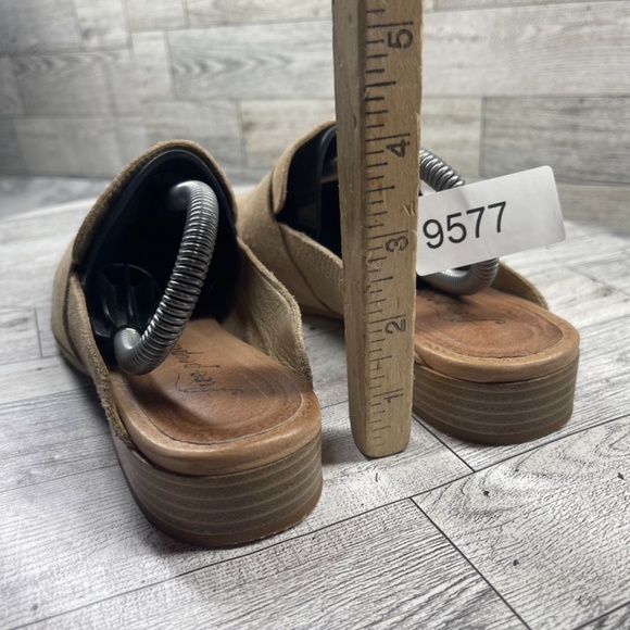 Free People Mules Women 38.5 / 8M At Ease Shoes Brown Tan Suede Embossed Snake - Picture 10 of 16
